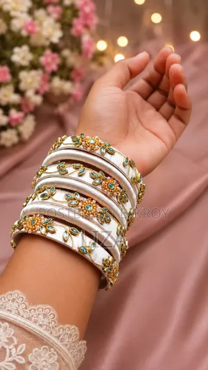 A touch of grace in styling
Let charm spread on hands
A touch of beauty