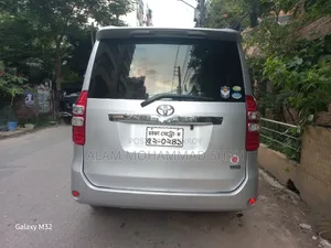 টয়োটা হাইএচ ২০১১ সিলভার