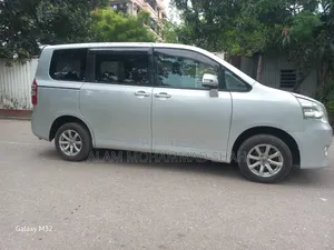 টয়োটা হাইএচ ২০১১ সিলভার