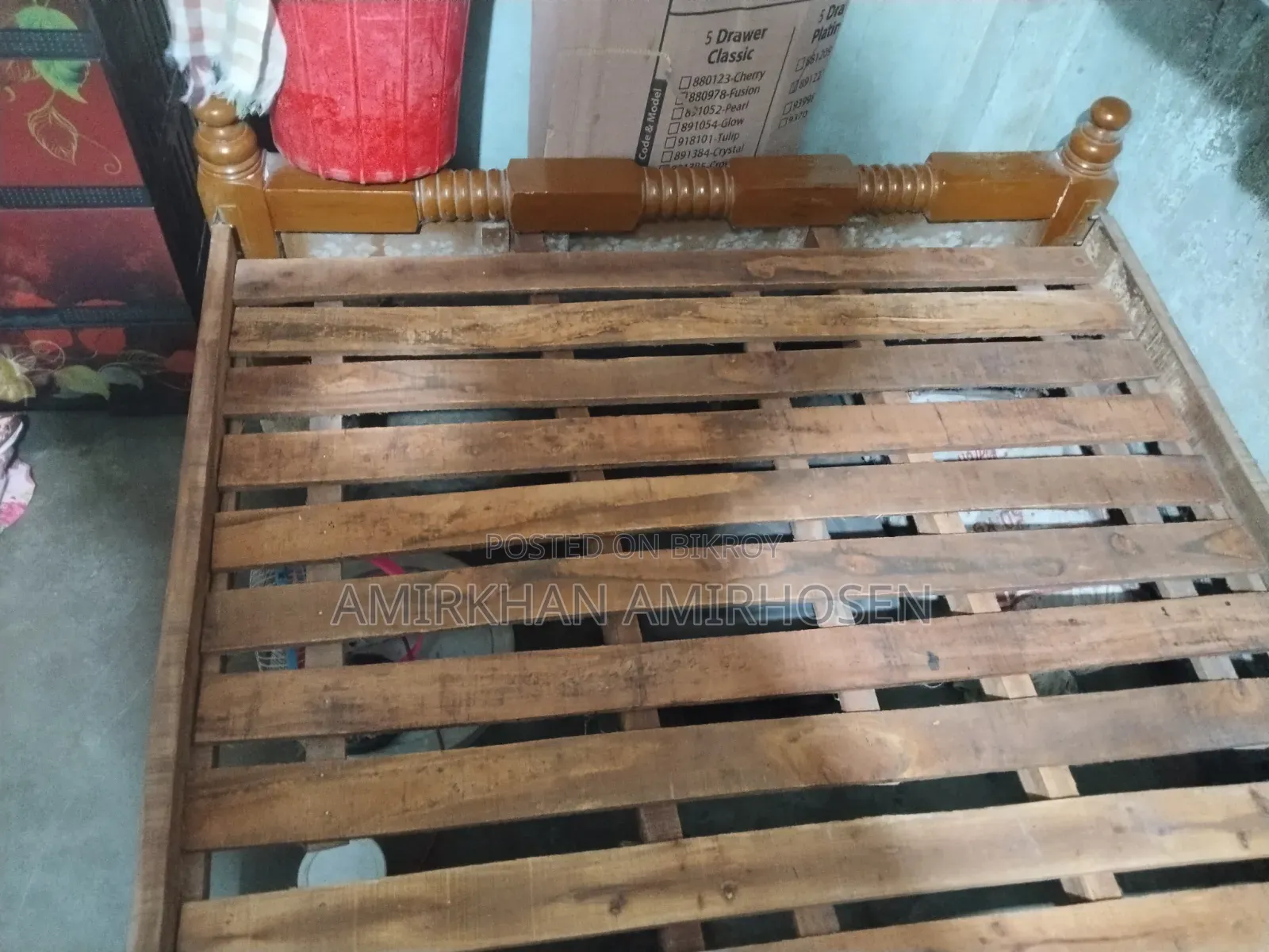 একটি খাট এবং একটি তোষক বিক্রি হবে
