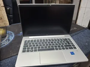 Laptop HP EliteBook 640 G9 1GB Intel Core I5 SSHD+SSD 512GB