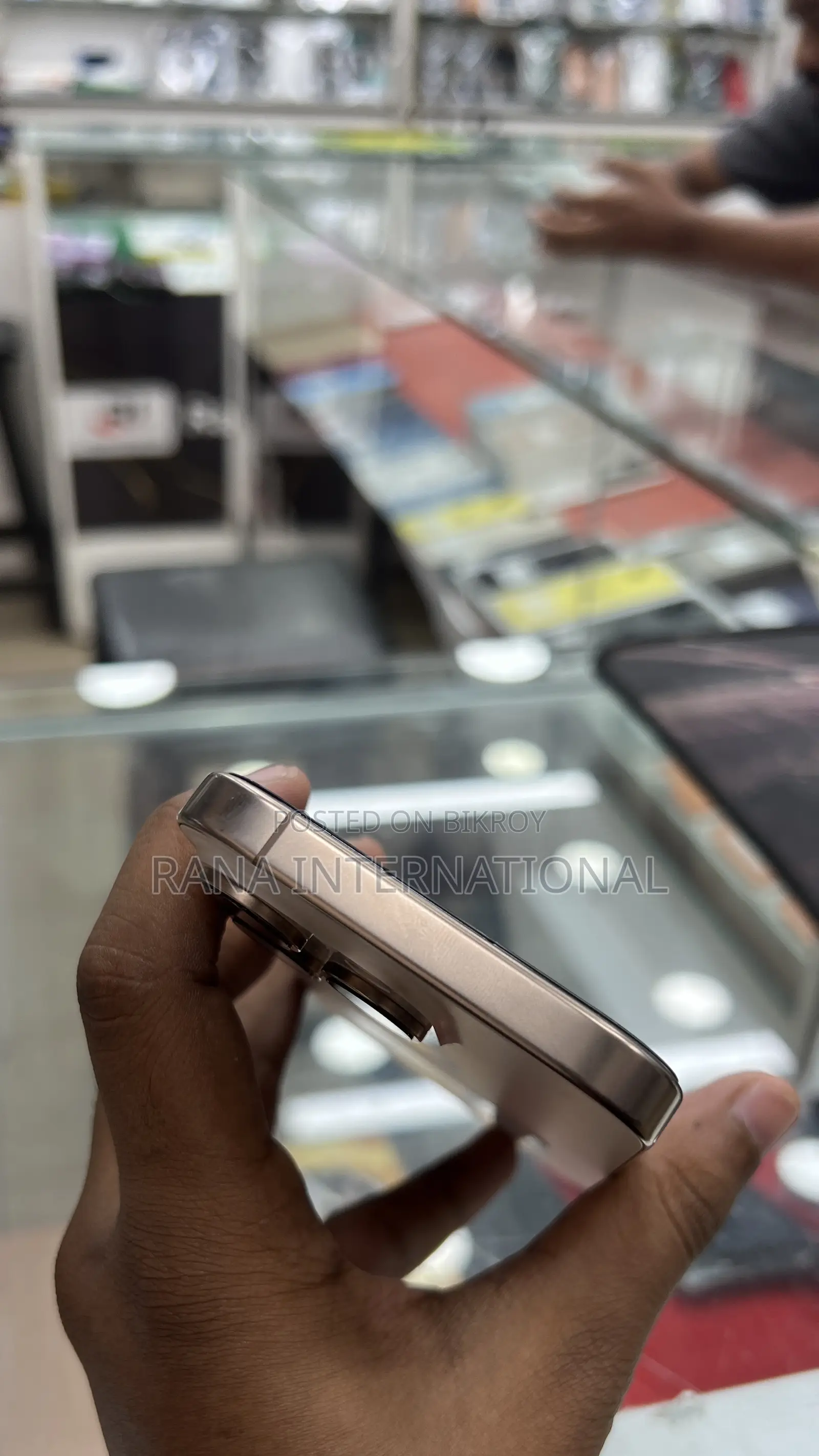 অ্যাপল আইফোন ১৬ প্রো ১২৮ জিবি