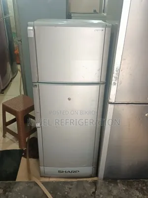 ১০ সিএফটি রানিং শার্প ফ্রিজ বিক্রি করা হবে।