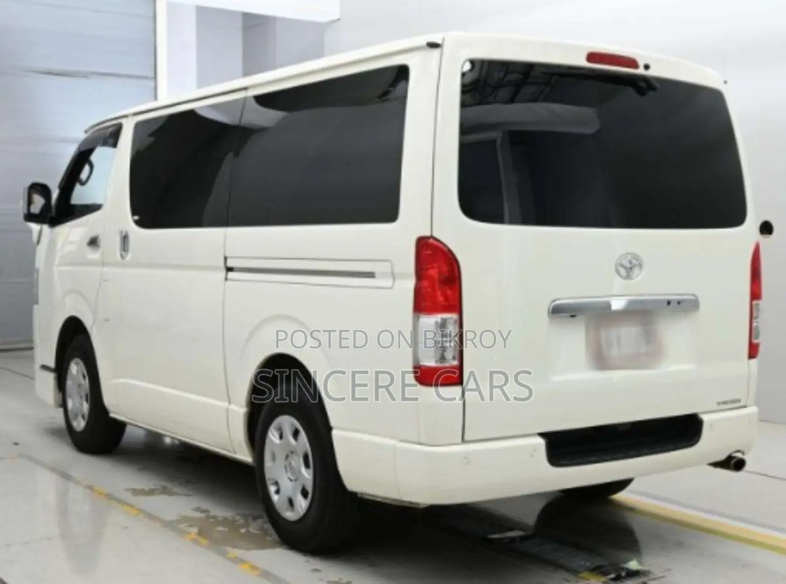 Toyota HiAce 2021 White
