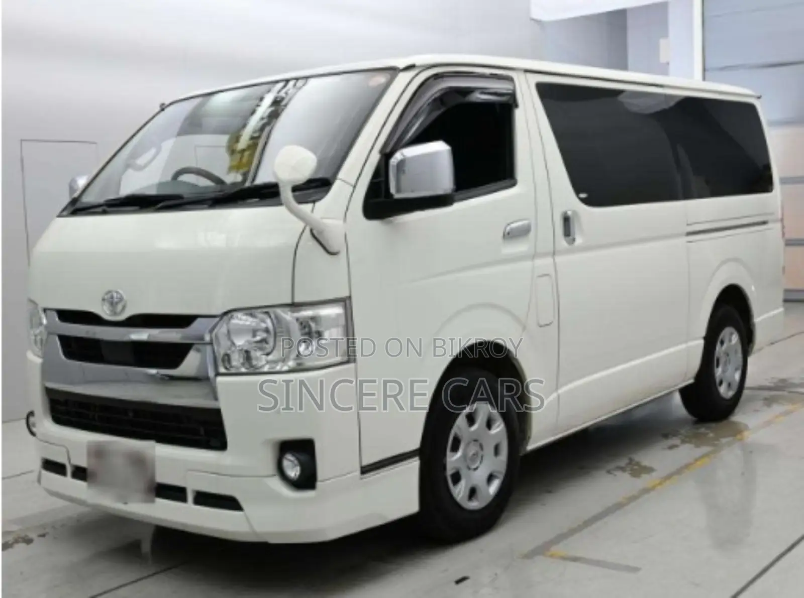 Toyota HiAce 2021 White