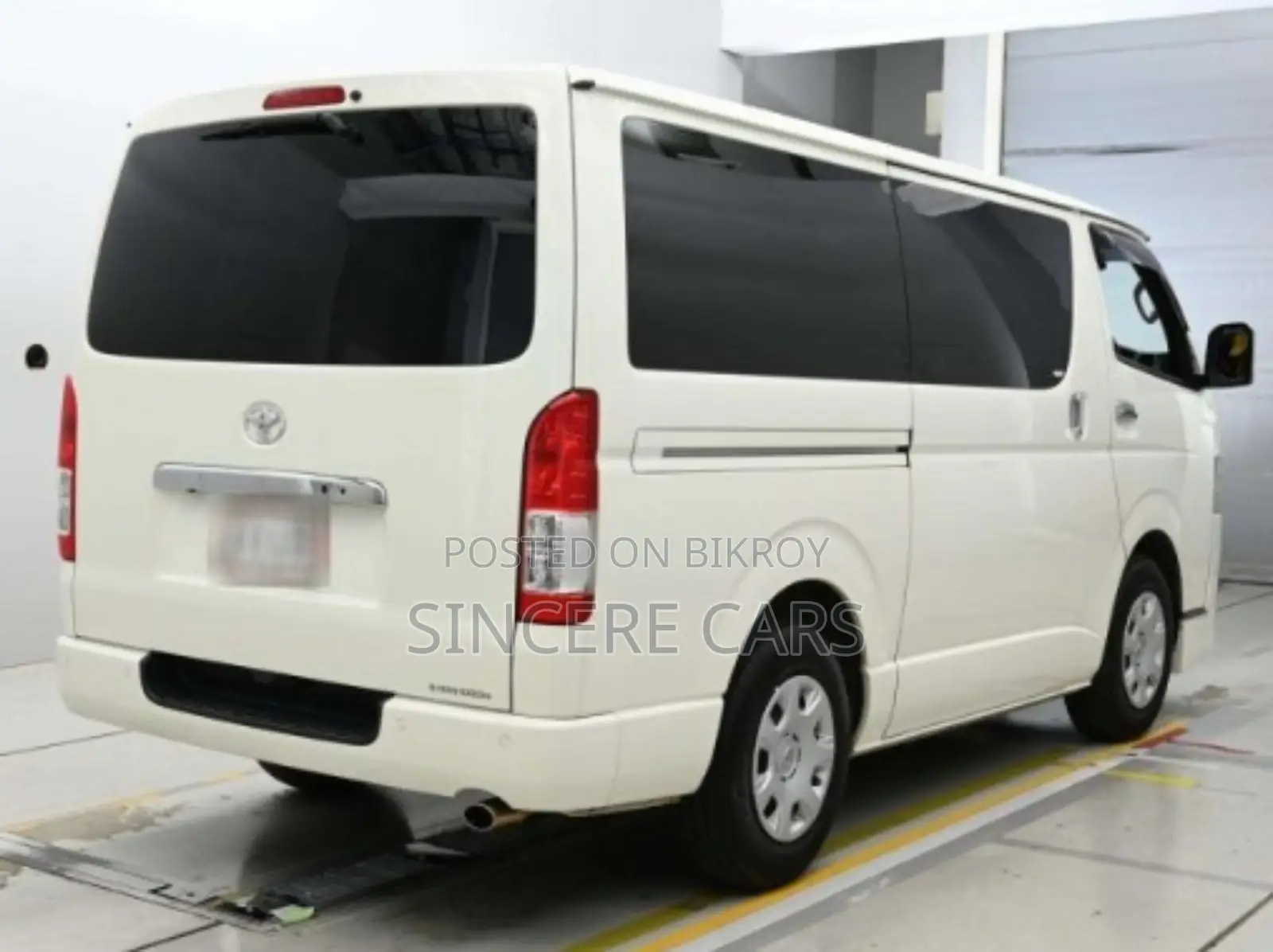 Toyota HiAce 2021 White