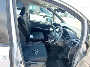 Toyota Noah 1.8 FWD Hybrid (7 Seater) 2021 Silver