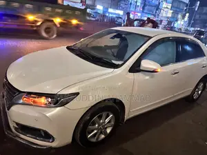 টয়োটা প্রিমিও ২০১৮ পার্ল