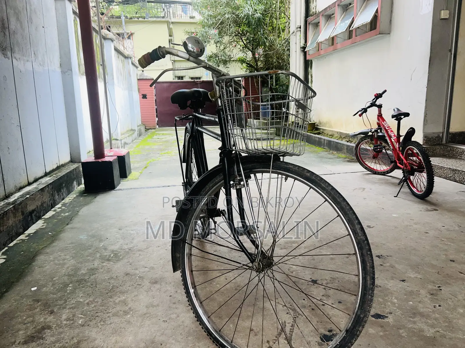 ২৬" ব্ল্যাক সিটি বাইসাইকেল | বাস্কেট এবং ক্যারিয়ার | ভালো কন্ডিশনে