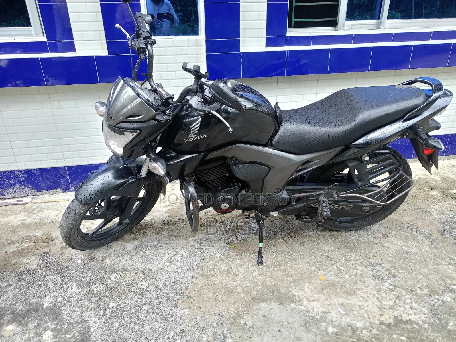 হোন্ডা সিবি ২০১৭ কালো