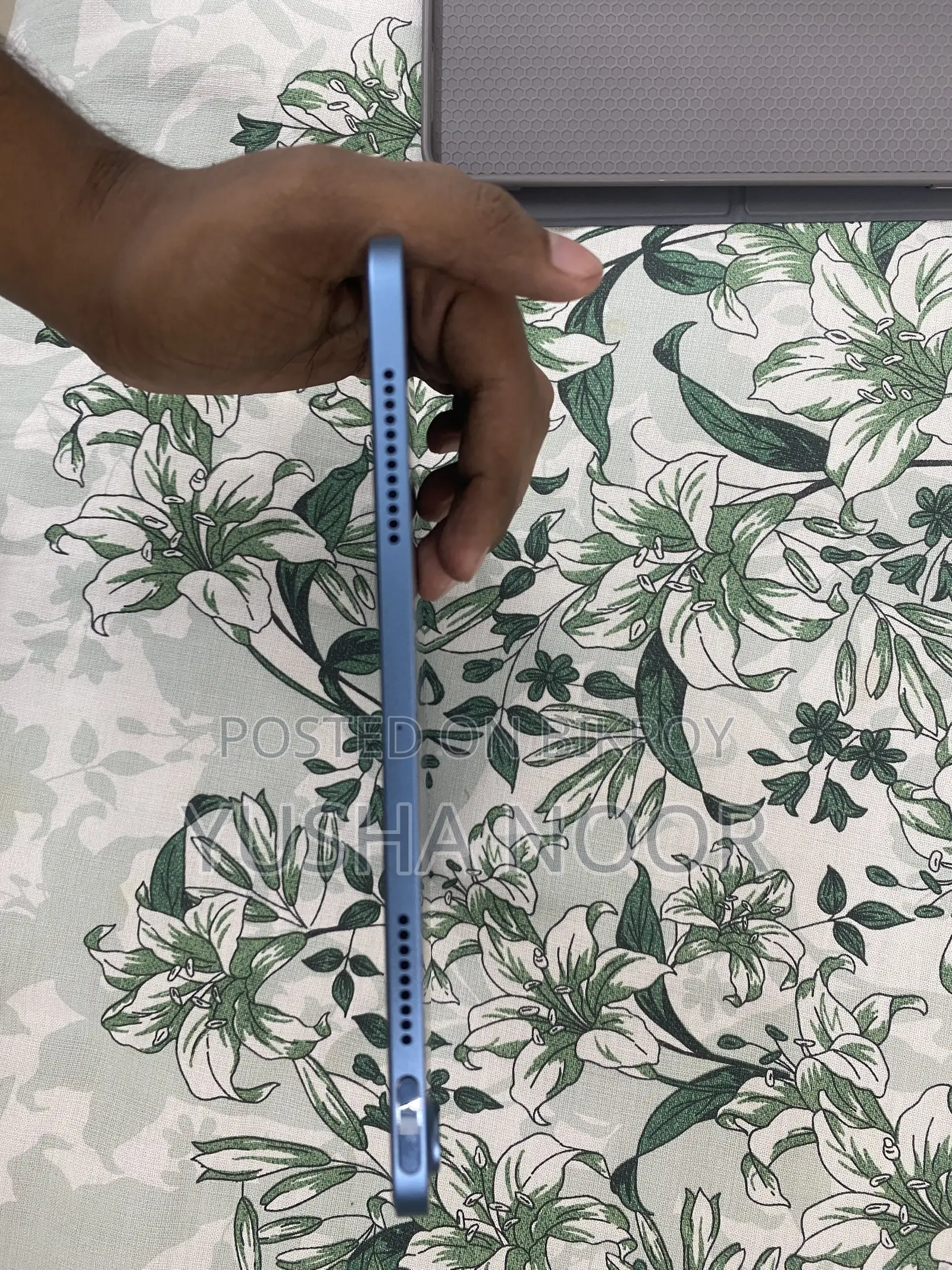 New Apple iPad Air 8 GB Blue