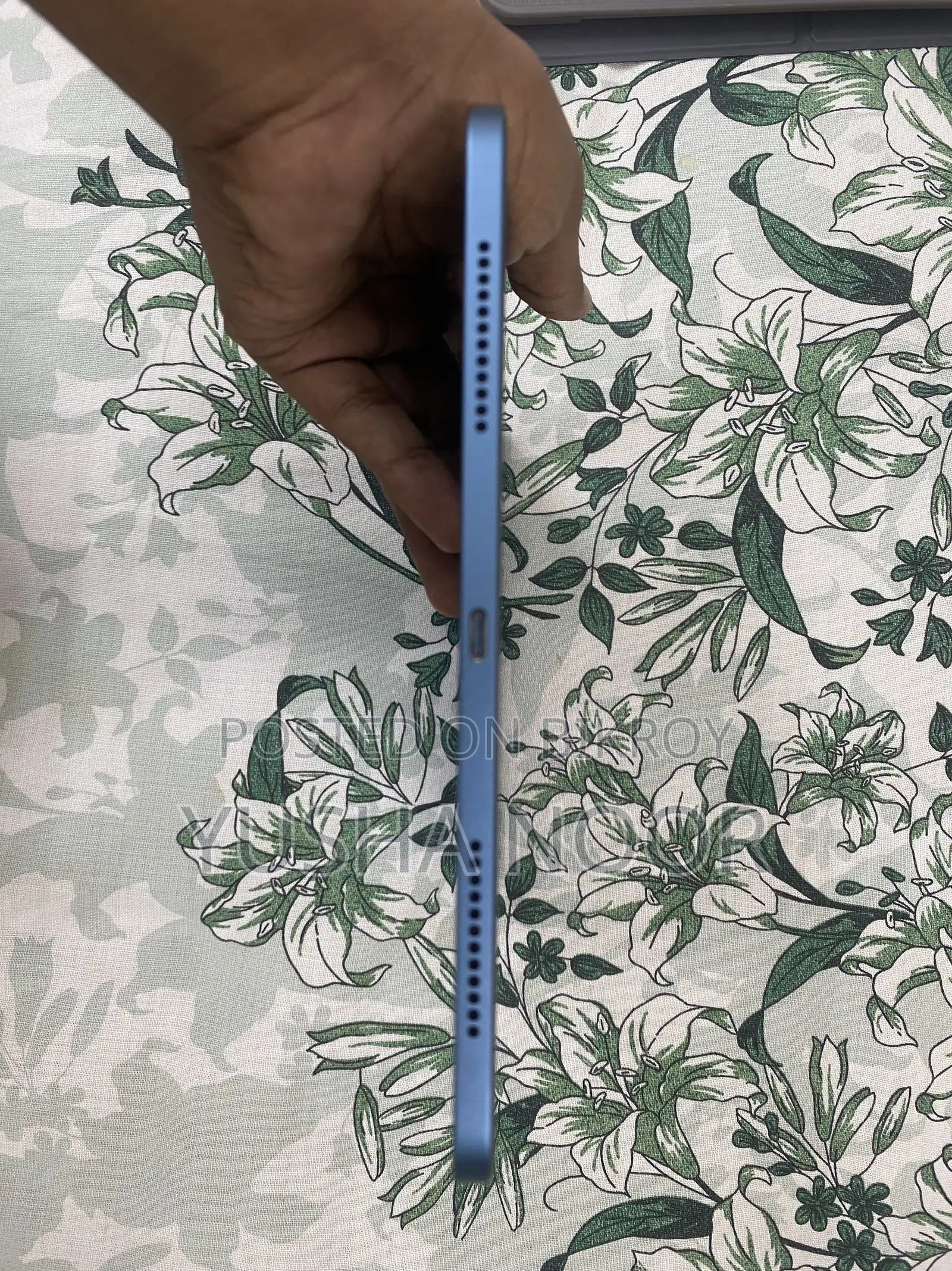 New Apple iPad Air 8 GB Blue