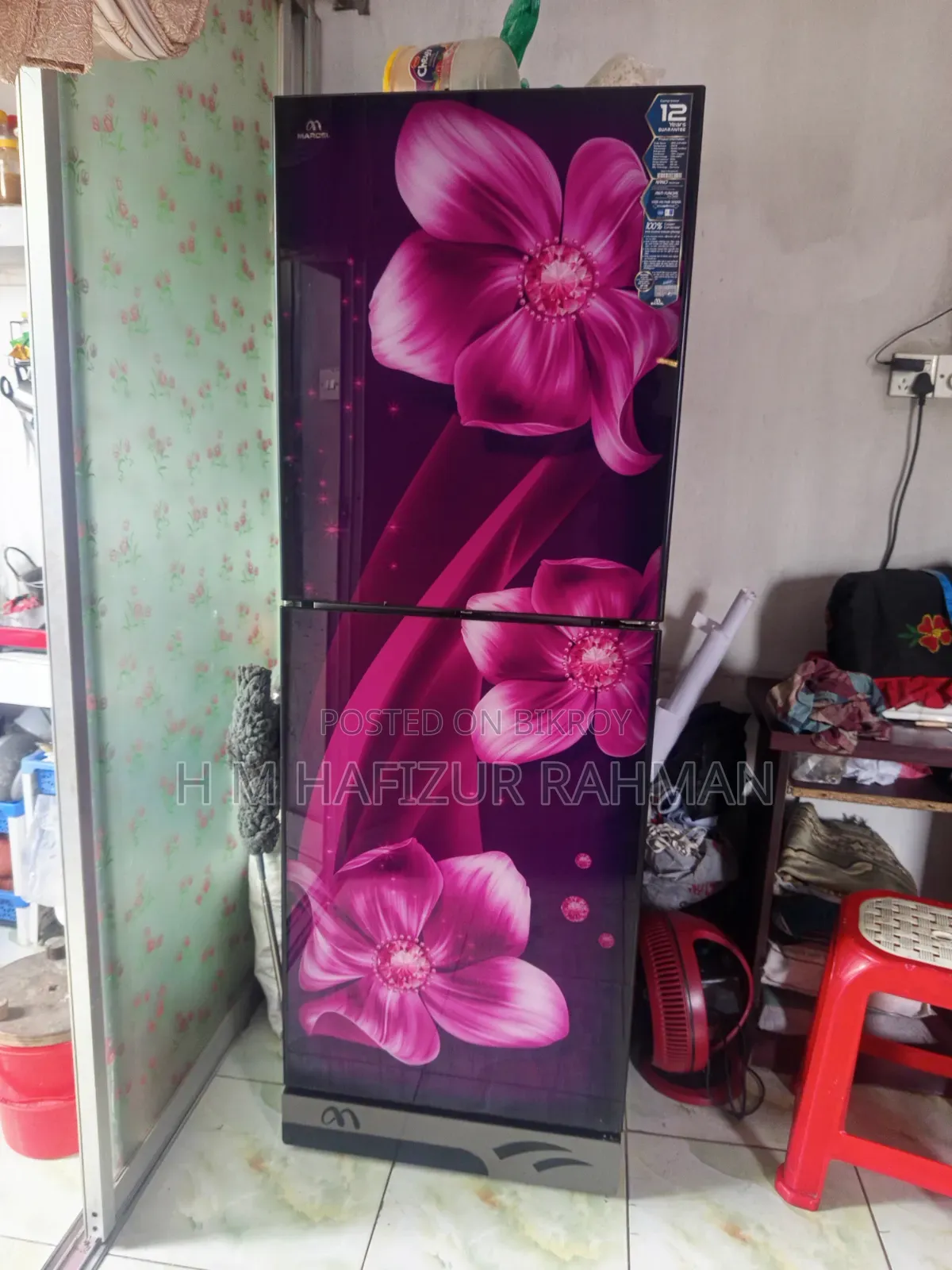 I will sell a large fridge, it looks like brand new.