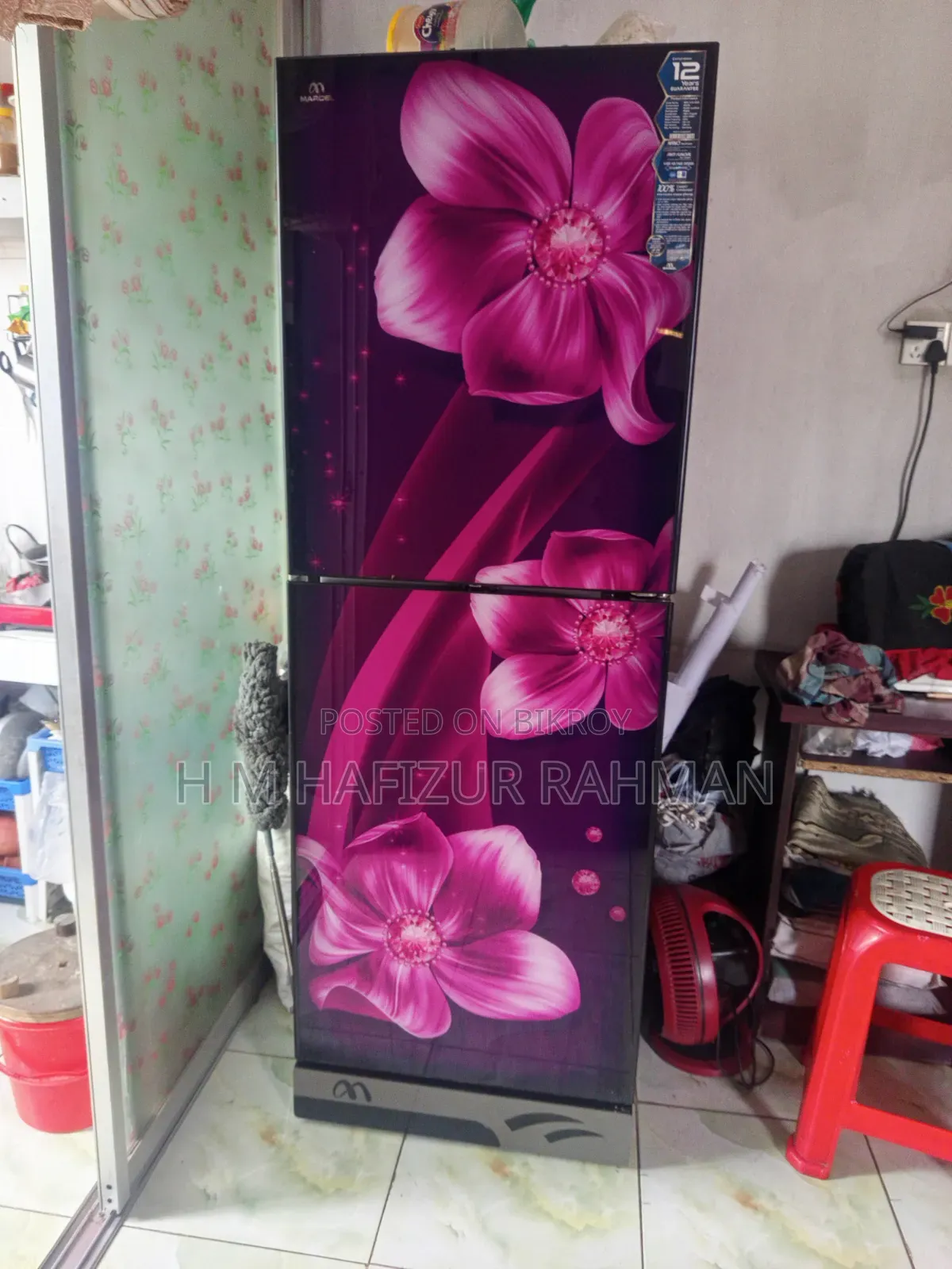 I will sell a large fridge, it looks like brand new.