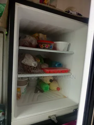 I will sell a large fridge, it looks like brand new.