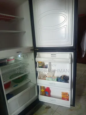 I will sell a large fridge, it looks like brand new.