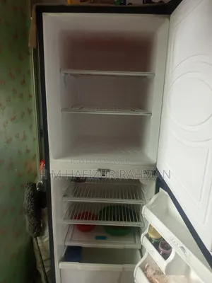 I will sell a large fridge, it looks like brand new.