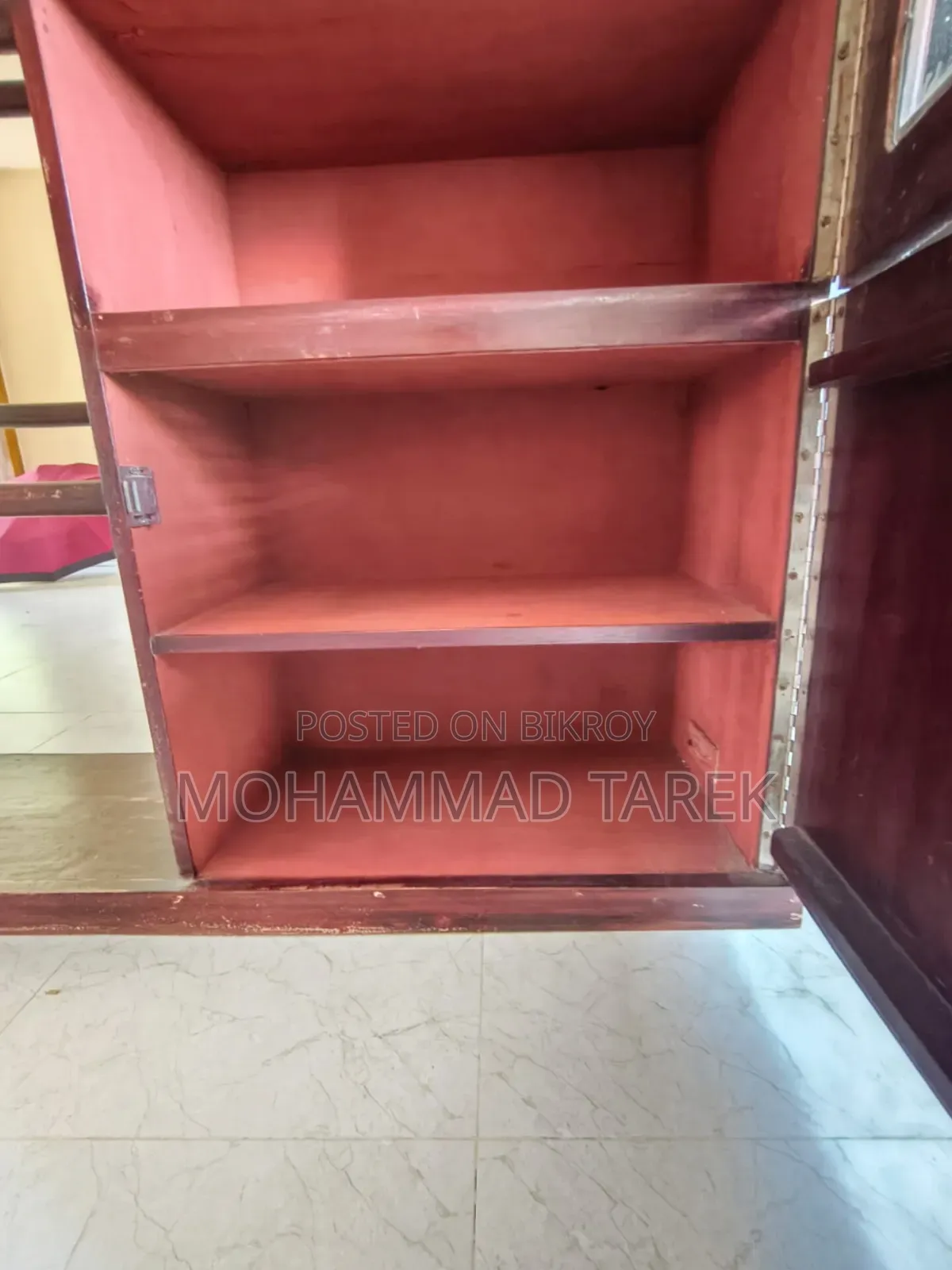 Wooden Alna-cum-Showcase