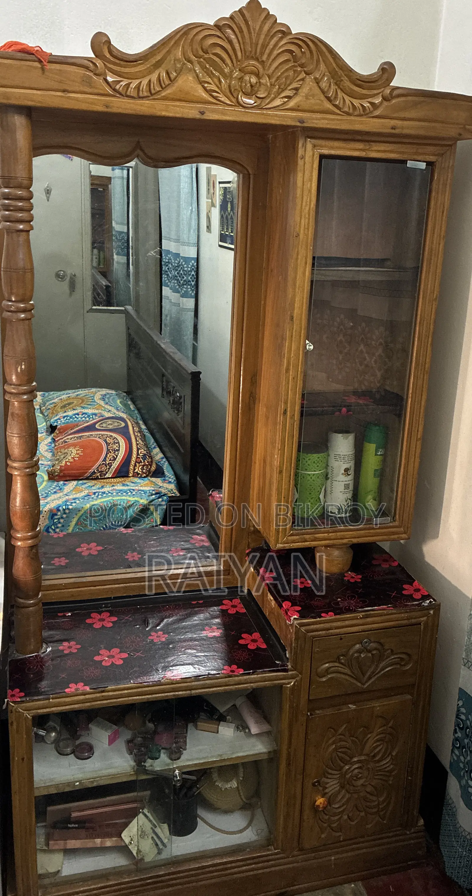 Stylish Wooden Dressing Table With Mirror Storage Drawers