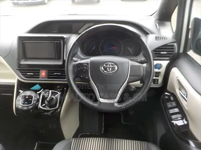 টয়োটা নোয়া ২০২১ পার্ল
