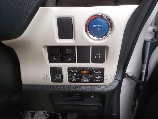 টয়োটা নোয়া ২০২১ পার্ল