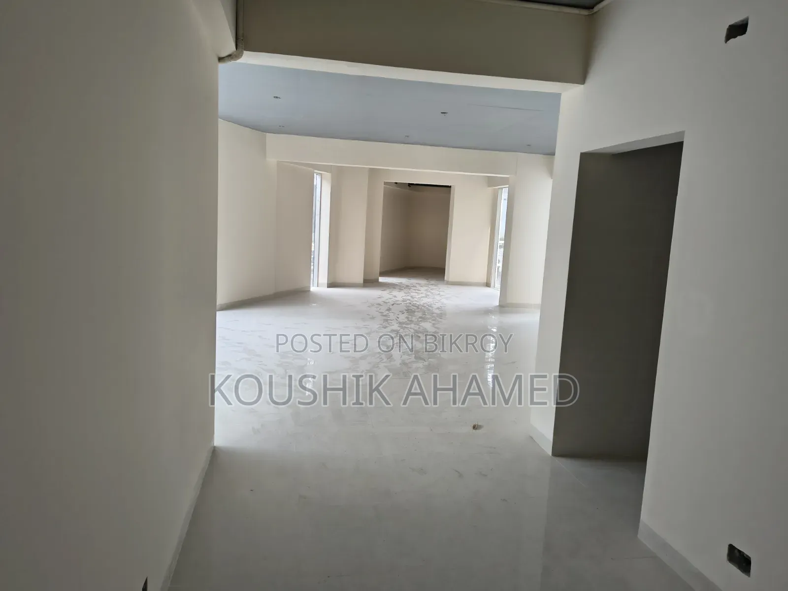 ১৩৫৫ বর্গফুট বাণিজ্যিক জায়গা ভাড়ার জন্য (অফিস/রেস্টুরেন্ট/শোরুম)