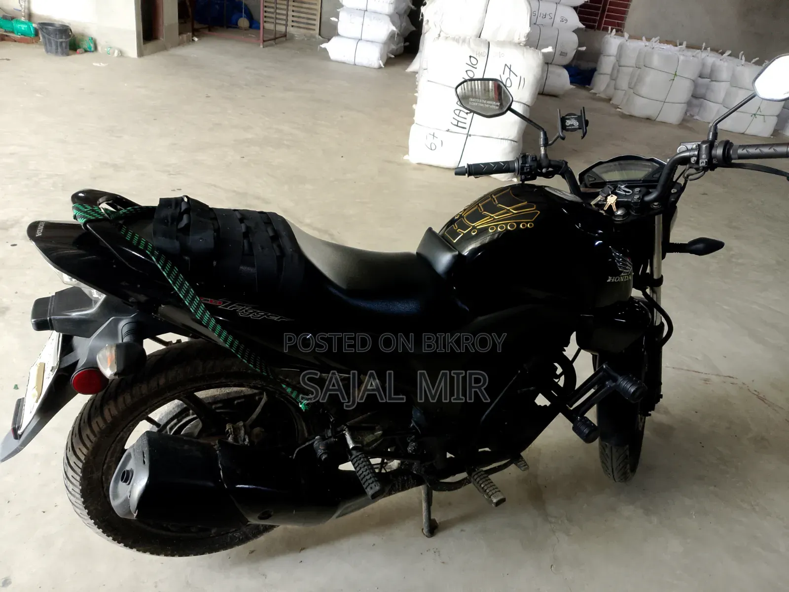 হোন্ডা সিবি ২০১৮ কালো