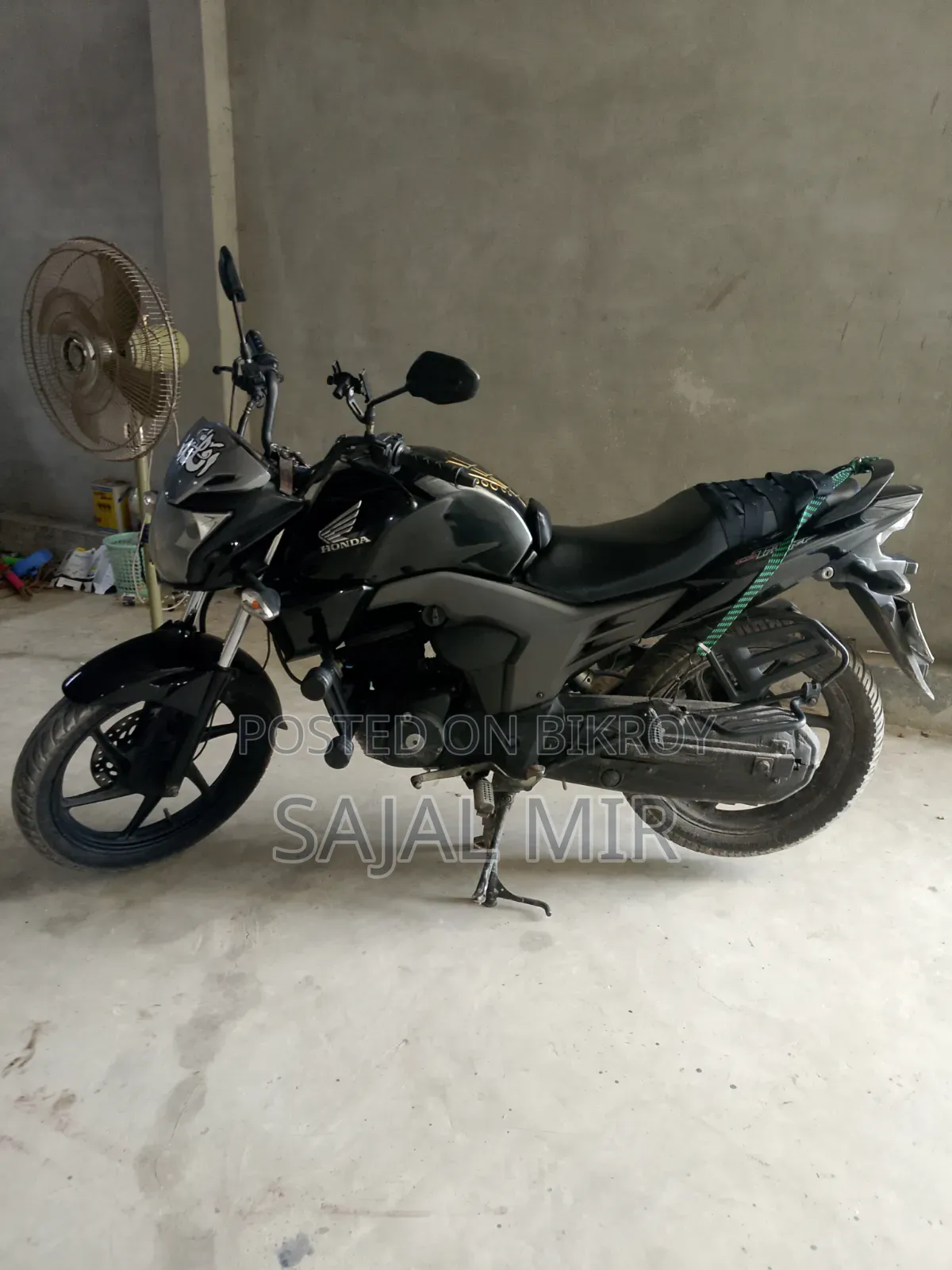 হোন্ডা সিবি ২০১৮ কালো