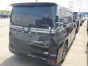 টয়োটা ভোক্সি ২০২৩ কালো