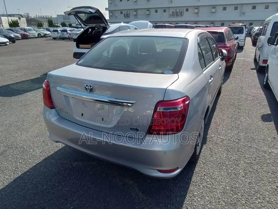 Toyota Axio 2021 রূপালী