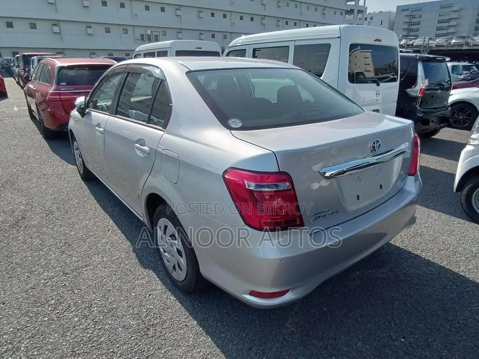 Toyota Axio 2021 রূপালী