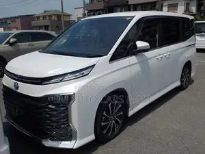 Toyota Voxy 2023 Pearl