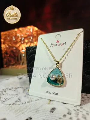 নেক বিউটি ইন ক্যাজুয়াল