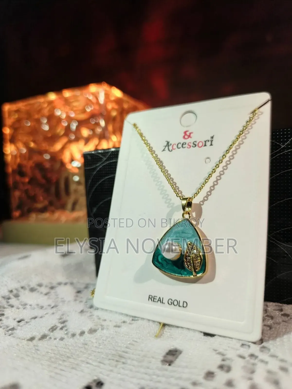 নেক বিউটি ইন ক্যাজুয়াল