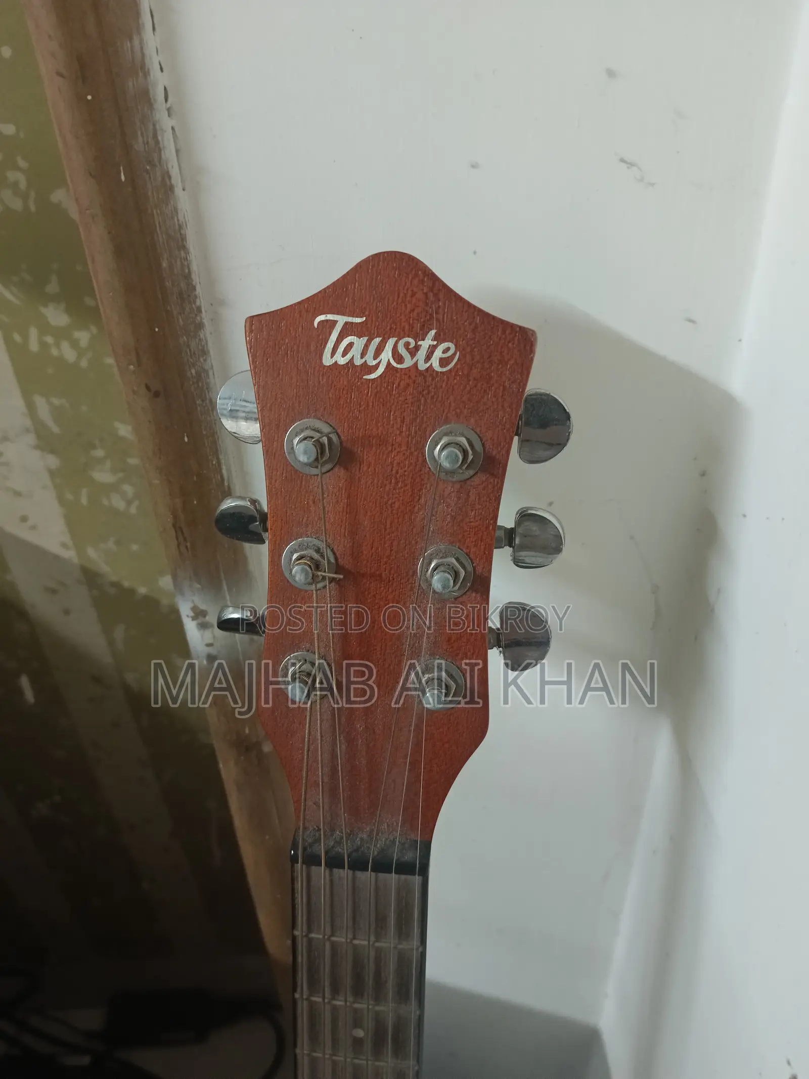 টেইস্ট ট্রাভেল গিটার পারফেক্ট কন্ডিশন