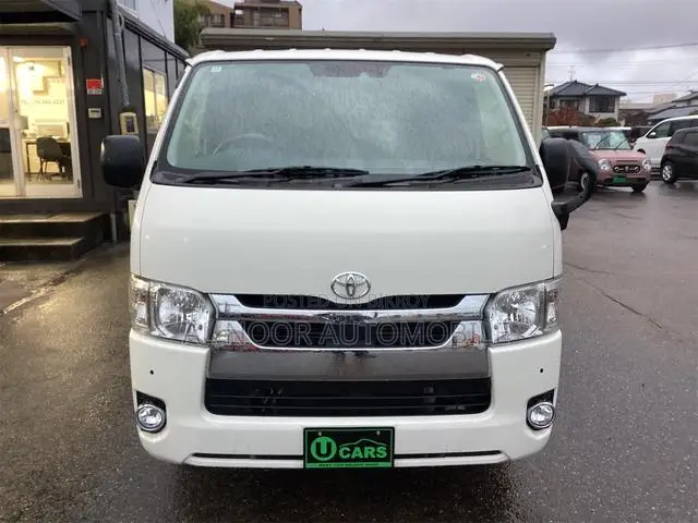Toyota HiAce 2021 White