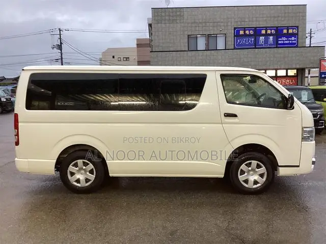 Toyota HiAce 2021 White