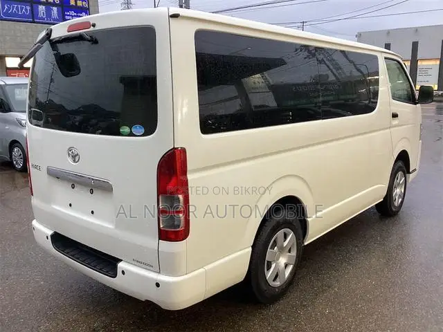 Toyota HiAce 2021 White