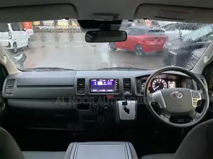 Toyota HiAce 2021 White