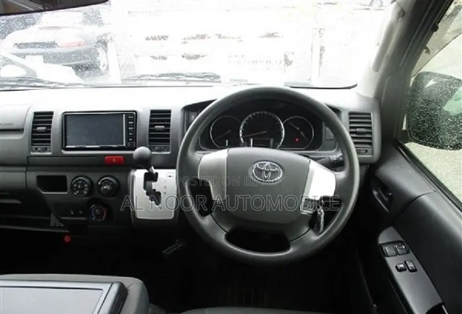 Toyota HiAce 2021 White