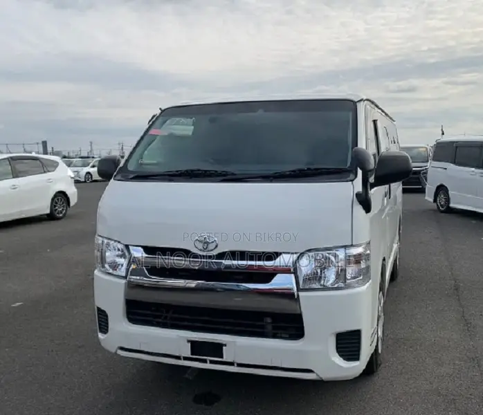Toyota HiAce 2021 White