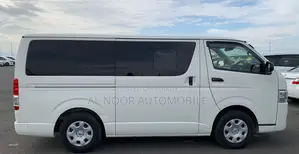 Toyota HiAce 2021 White