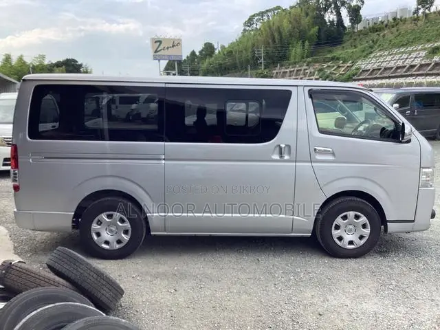 Toyota HiAce 2021 Silver