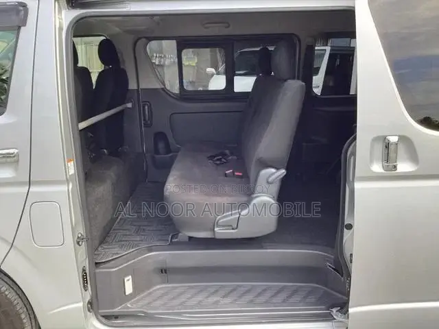 Toyota HiAce 2021 Silver