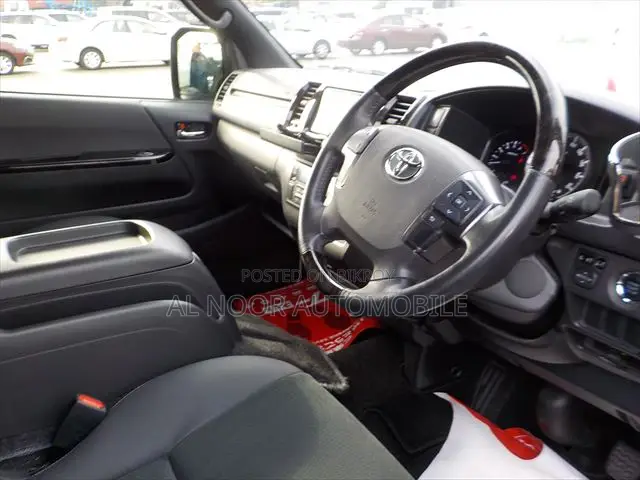 Toyota HiAce 2021 White