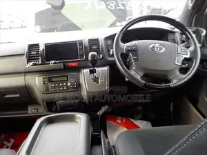 Toyota HiAce 2021 White