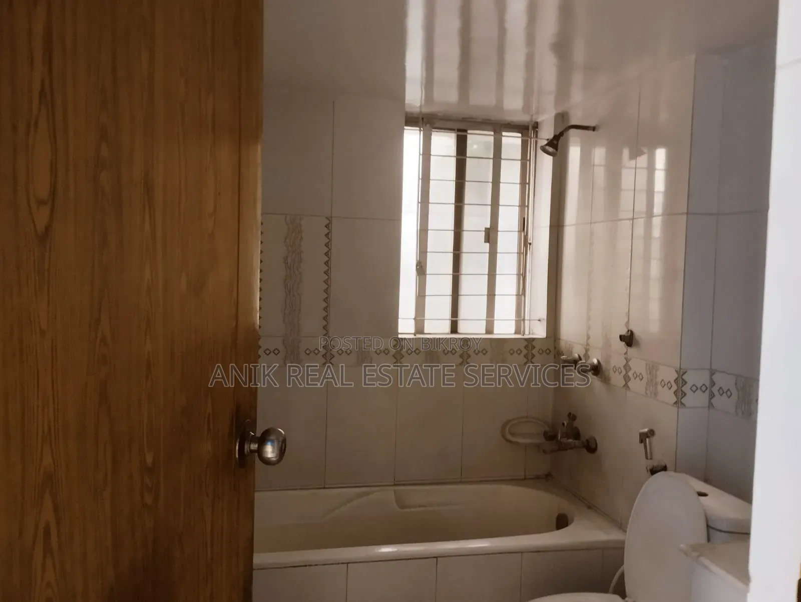 অনিক রিয়েল এস্টেট, বনানীতে ৩ বেডরুমের অ্যাপার্টমেন্ট ভাড়া