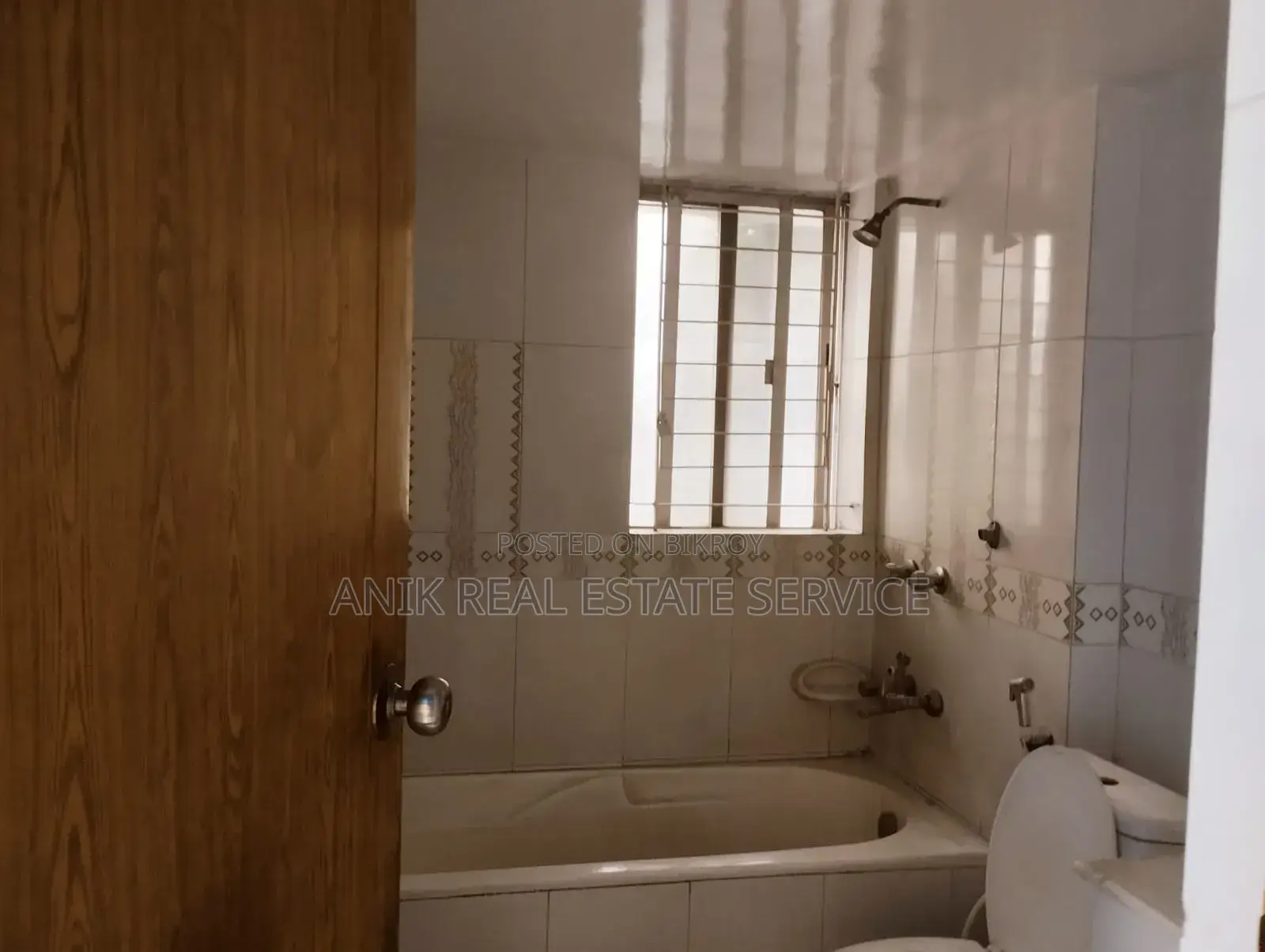 অনিক রিয়েল এস্টেট, বনানীতে ৩ বেডরুমের অ্যাপার্টমেন্ট ভাড়া