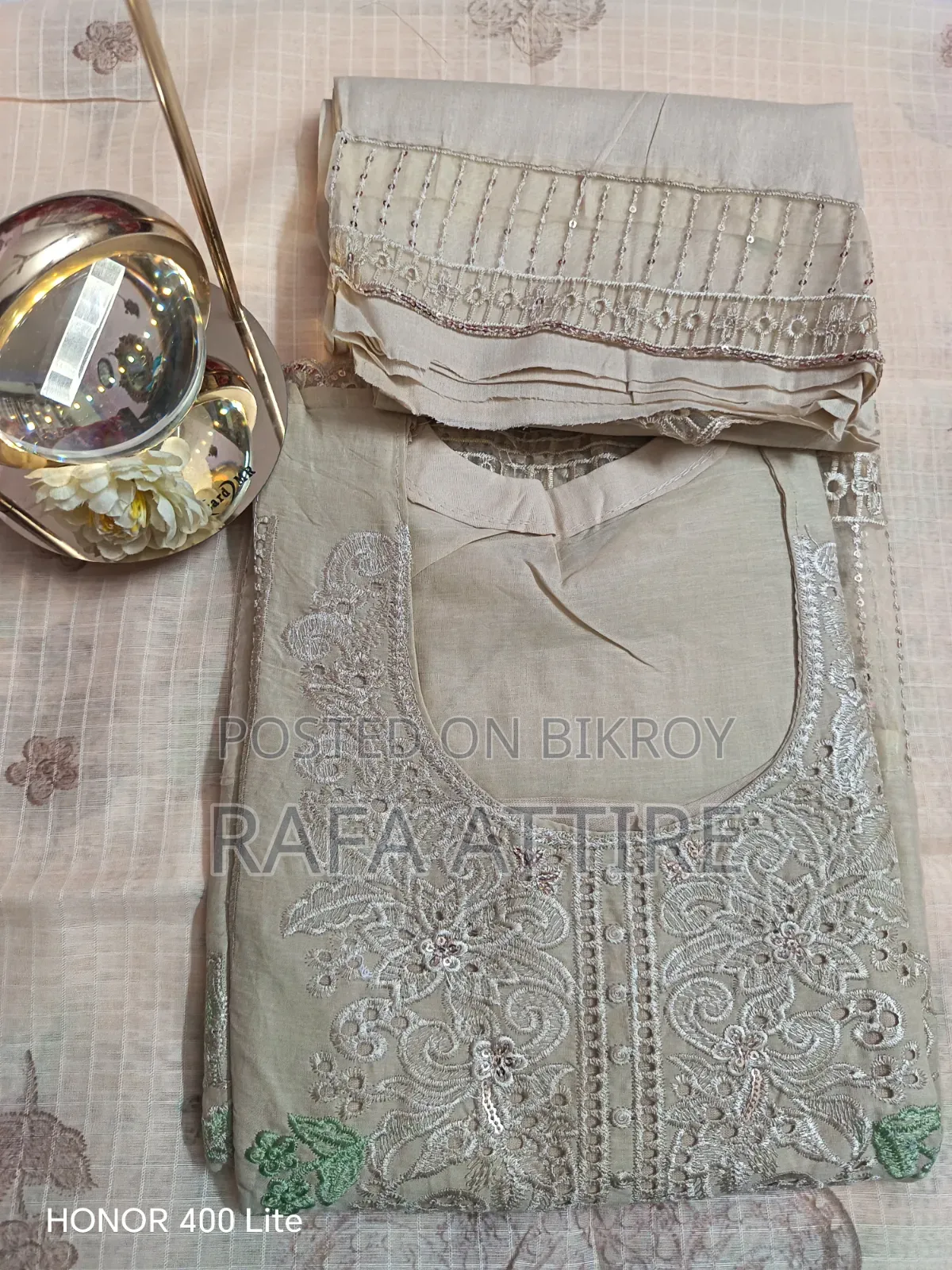 এলিগেন্ট চিকনকারী থ্রি-পিস