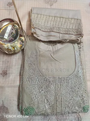 এলিগেন্ট চিকনকারী থ্রি-পিস